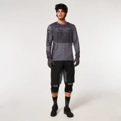 Oakley Seeker ´75 Shorts Without Chamois 21 Oakley Seeker ´75 Shorts Without Chamois -Cycling clothing store oakley seeker 75 shorts without chamois 8